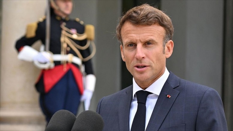 Macron geri adım atmıyor!