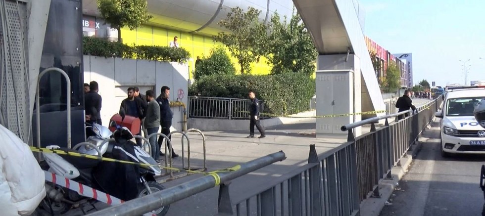 14 yaşındaki kız çocuğu ve annesi