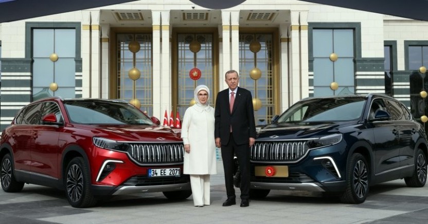 Erdoğan ailesine teslim edilen Togg’un plakası