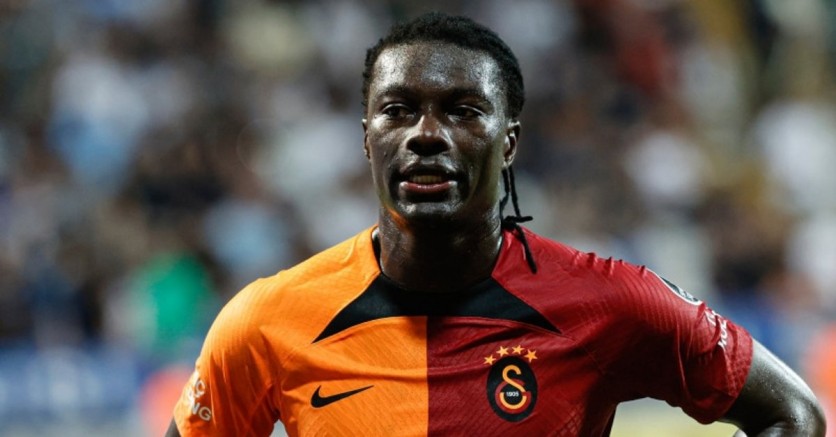 Gomis, önce özür diledi