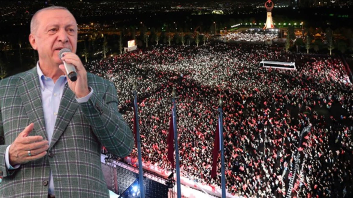On binlerce vatandaş Erdoğan’ın balkon konuşmasını dinlemek için Cumhurbaşkanlığı Külliyesi’ne akın etti