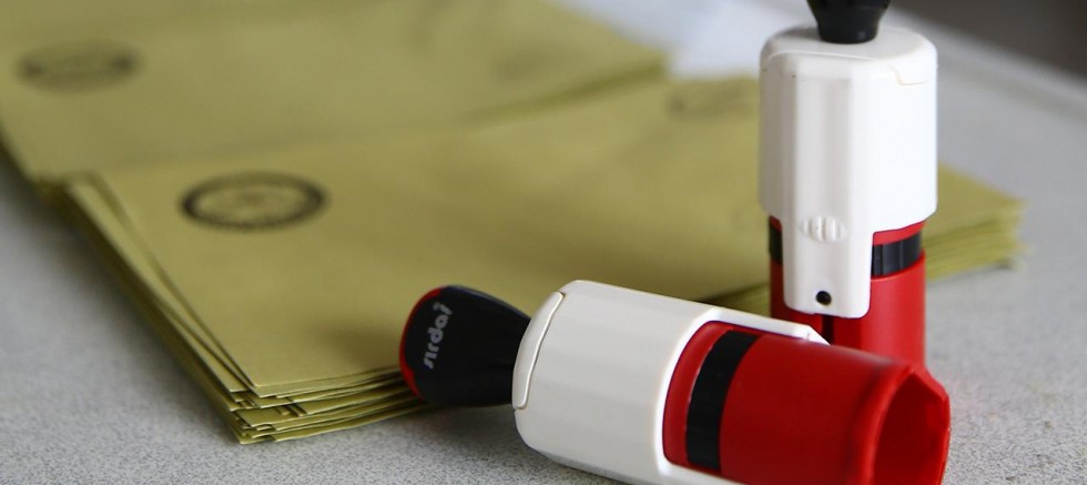 Oy kullanırken kalp krizi geçirdi.