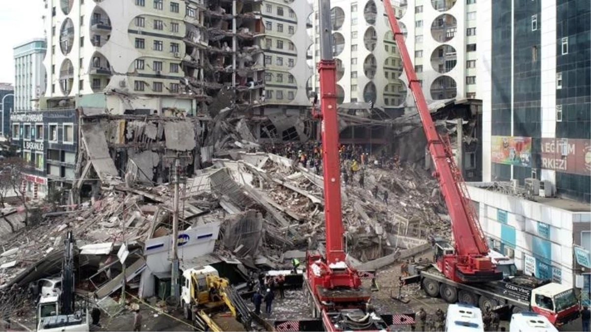 89 kişiye mezar olan Galeria Sitesi’nin sahipleri “Aynı yere bina yapılsın” dedi; uzmanlardan “zemin” uyarısı geldi