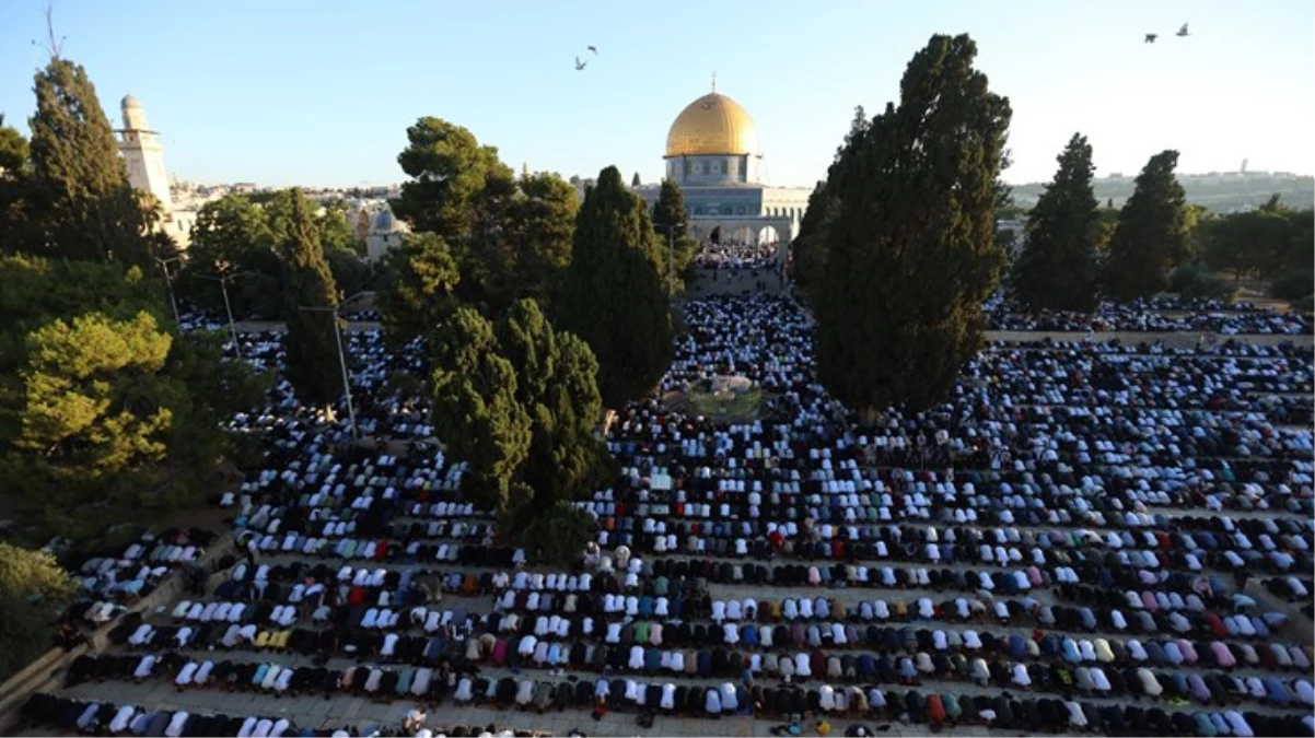 Mescid-i Aksa’da 100 bin kişilik bayram namazı