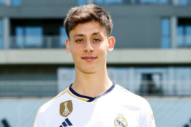 ARDA GÜLER İDMANDA SHOW YAPIYOR