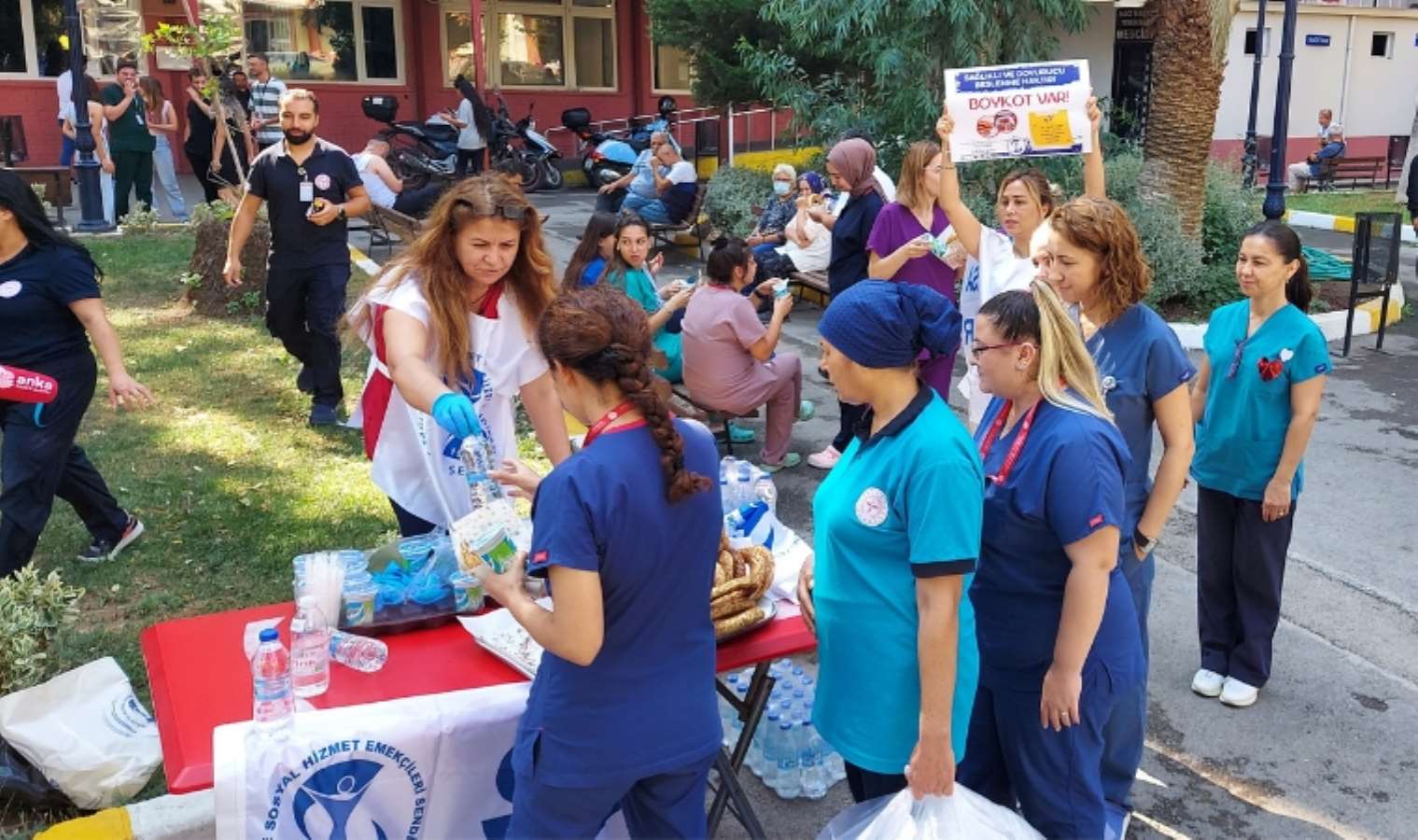 Sağlıkçılar yemekleri boykot etti: Sağlıklı yemek hakkımız!