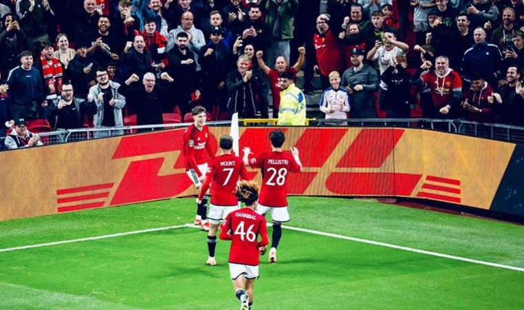 Manchester United galibiyetle turu atladı