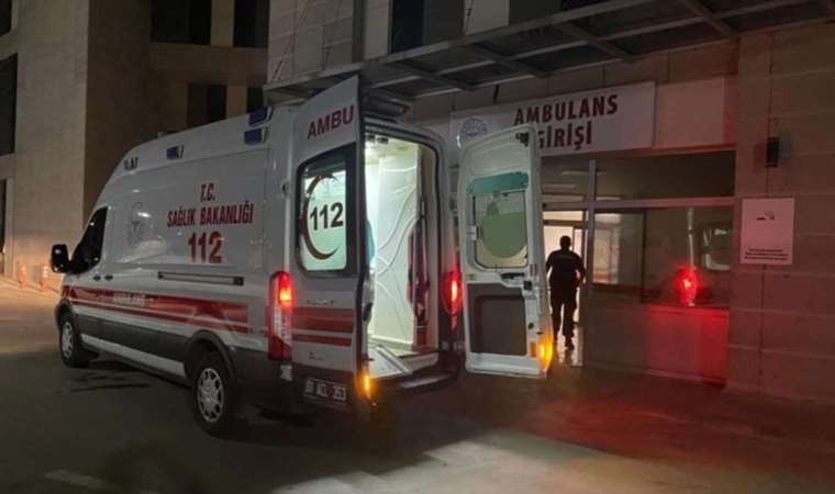 Adana’da acı olay… Araçlarının lastiği patlayan çifte TIR çarptı!