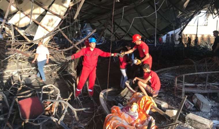 Irak’ın Musul kentinde bir düğün salonunda çıkan yangında 100 kişi öldü, 500 kişi yaralandı