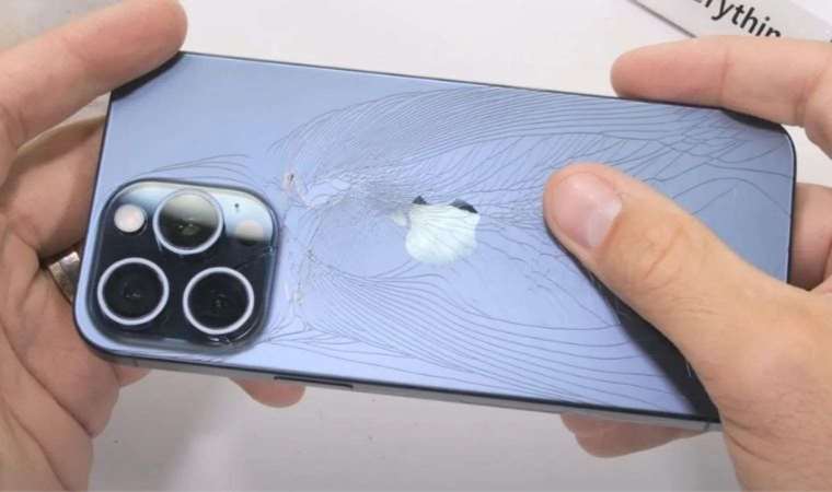 94 bin TL’lik iPhone 15 Pro Max tek bir bükülmeyle paramparça