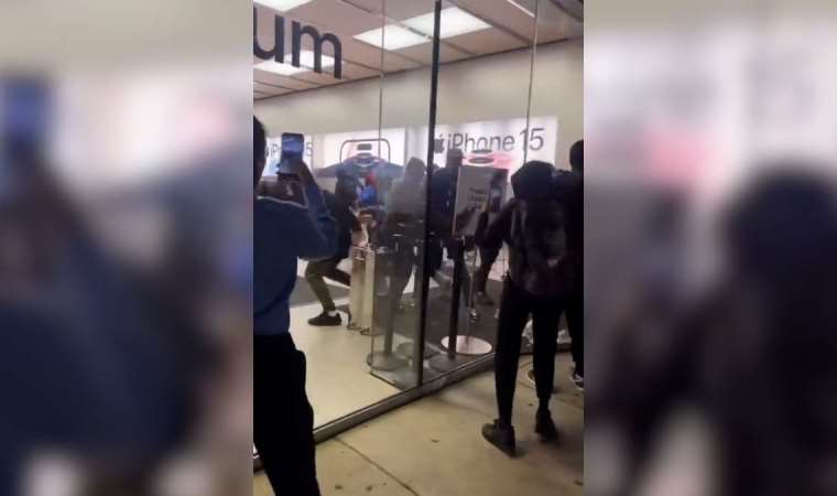 iPhone 15 satışa sunuldu: Apple mağazaları yağmalandı