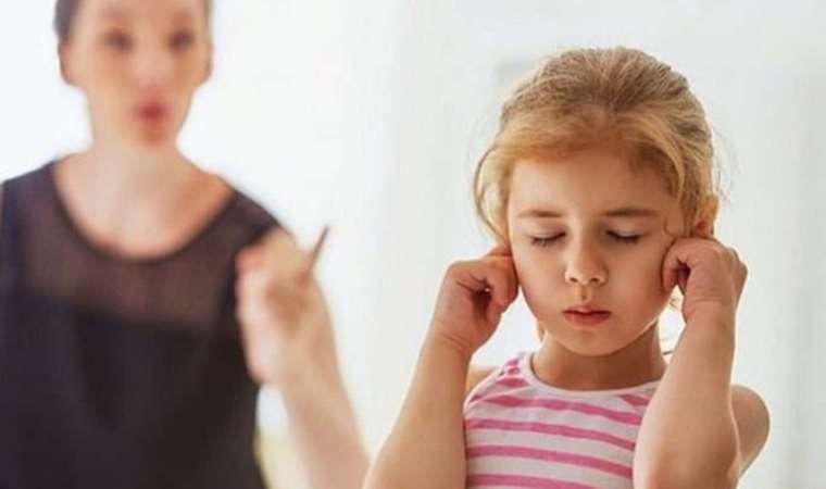 Ebeveynler dikkat ! Bu cümleler travma oluşturuyor