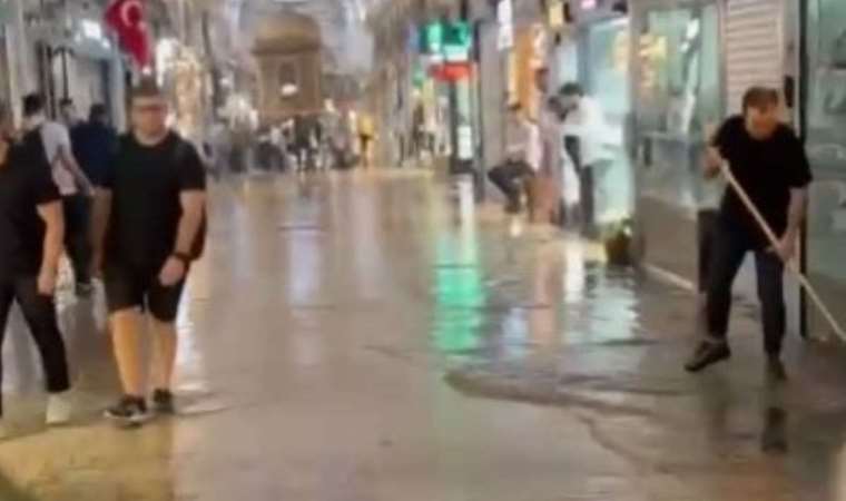İstanbul’da sağanak yağış… Kapalıçarşı ile Tahtakale sular altında kaldı!