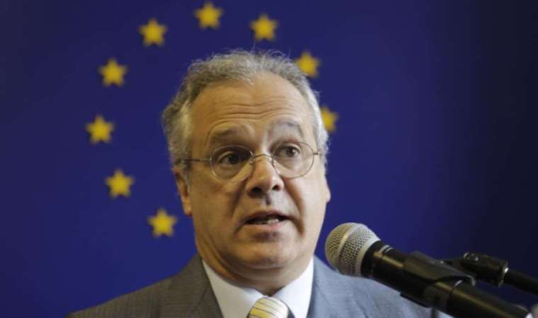 Kovulan büyükelçi ülkeyi terk etti