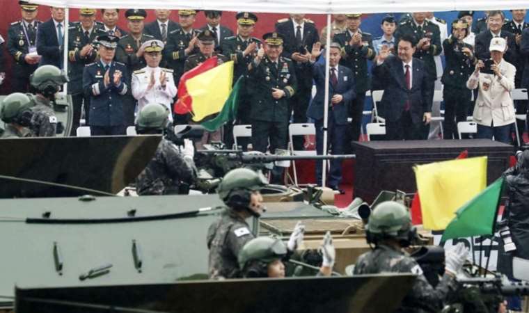 Güney Kore’den gövde gösterisi: 10 yıl sonra ilk askeri geçit töreni