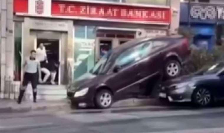 Fatih’te ilginç kaza: Başka bir aracın üzerine çıktı