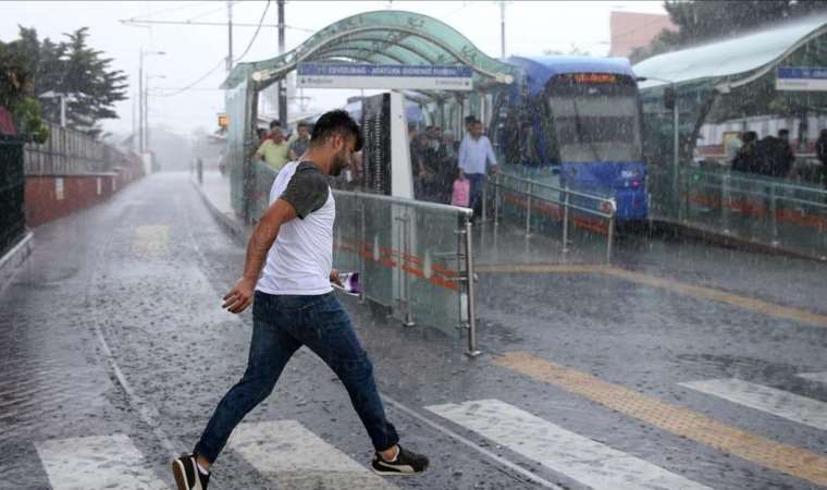İstanbul’da ulaşıma yağış engeli… Tramvay ve teleferik seferleri iptal edildi!