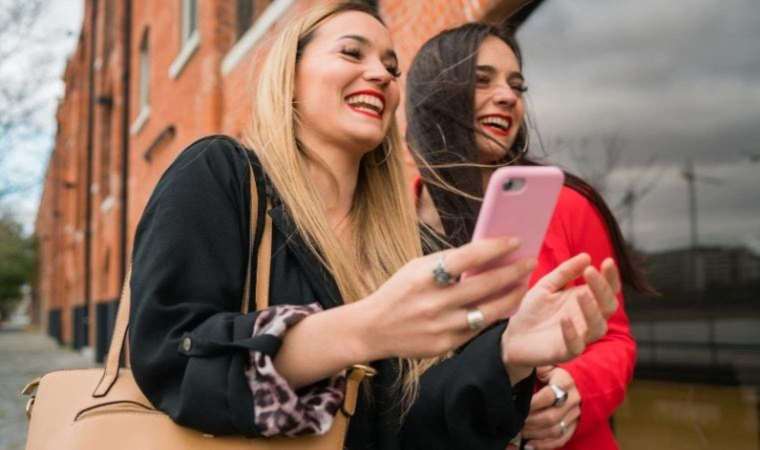 Bakan Kacır, Erdoğan’ın cep telefonu ve bilgisayar ‘müjde’sini değerlendirdi: Türk gençliği her şeyin en iyisine layık