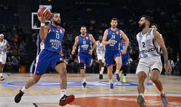 Anadolu Efes yeni sezona galibiyetle başladı