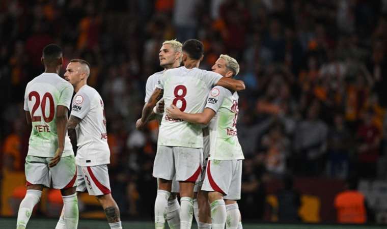 Atatürk Olimpiyat Stadyumu’nun zemini boyandı iddiası: ‘Bugün yeşil forma giymiyoruz’