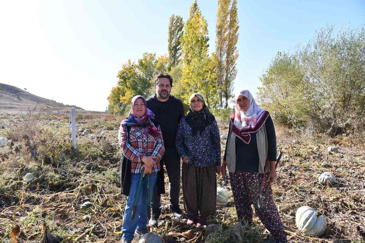 Çiftçi kadınlar kendi ürünlerini tanıtmanın gururunu yaşıyor