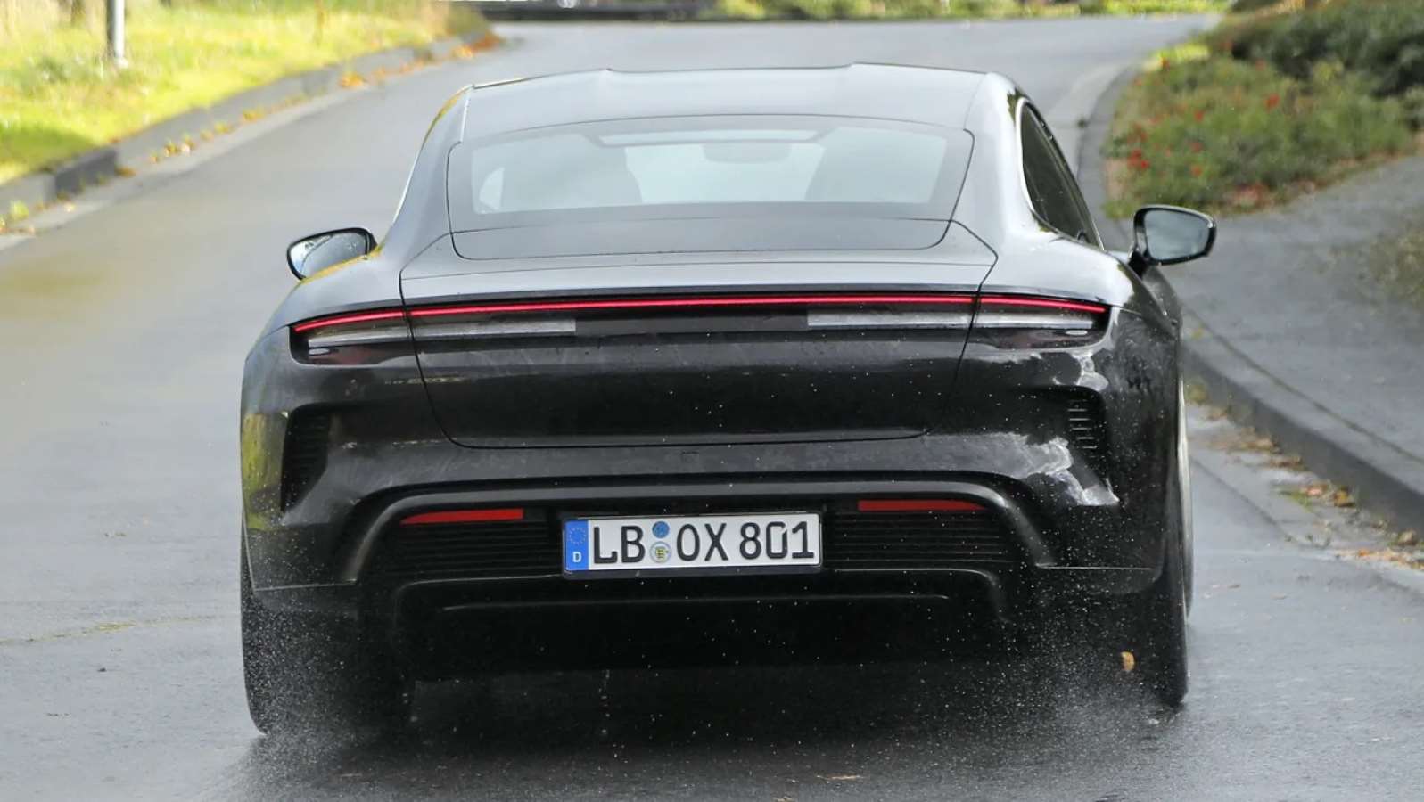 Rekabet yeniden başlıyor: Yeni Porsche Taycan pistte görüntülendi