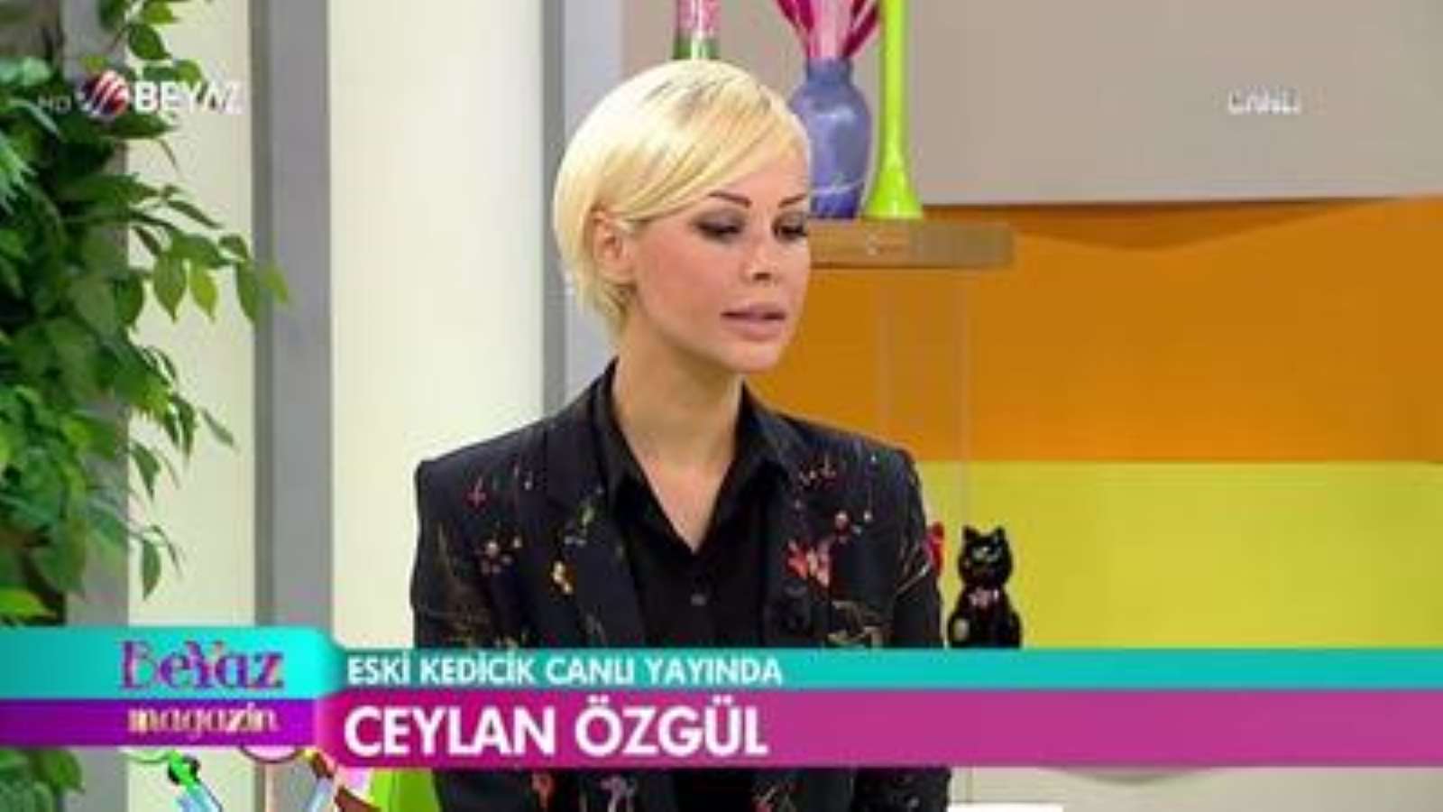 Cinsel saldırıya uğrayan eski kedicik Ceylan Özgül, Adnan Oktar'ın karşısında neden dans ettiklerini açıkladı