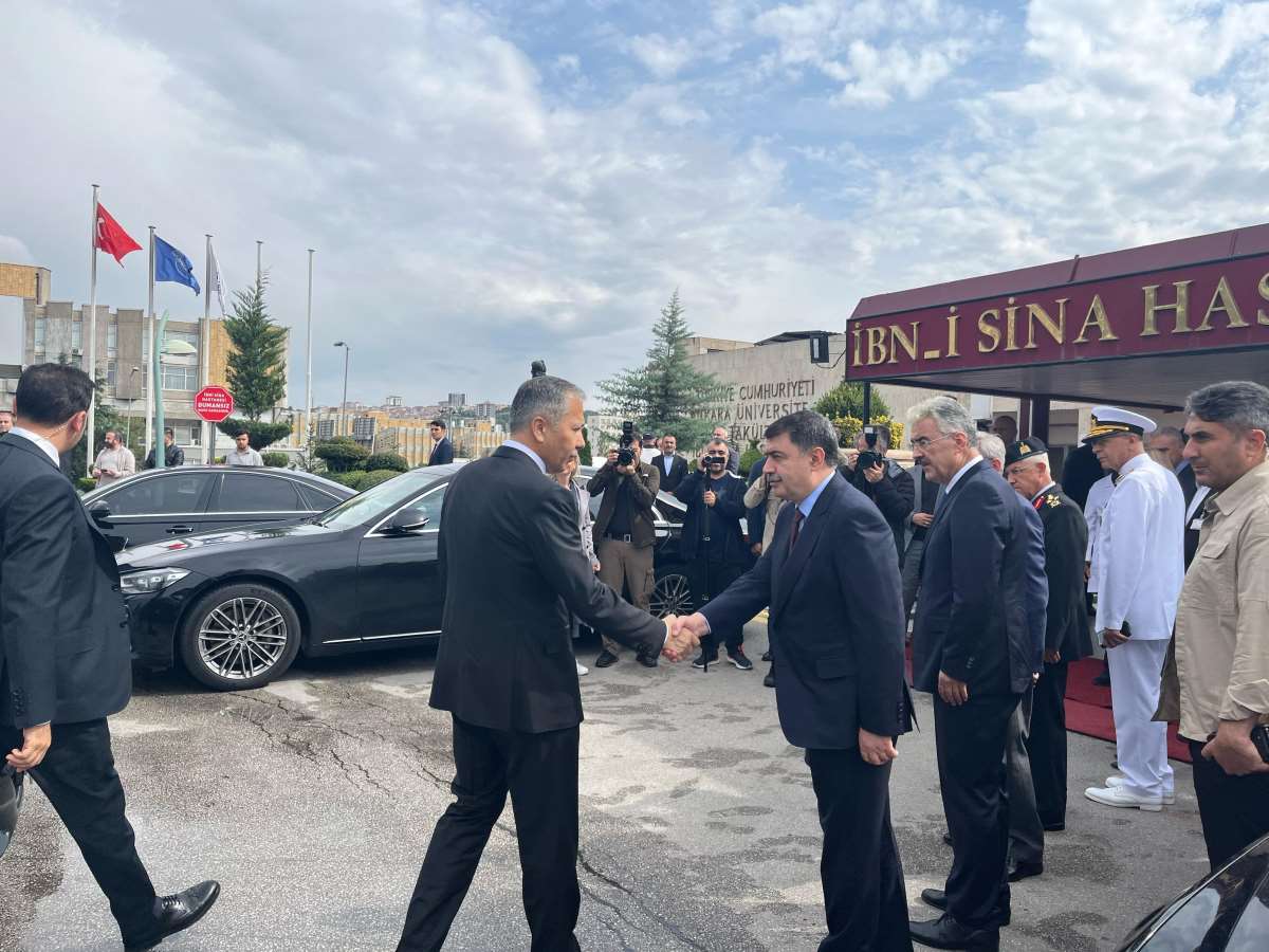 Bakan Yerlikaya ve MİT Başkanı Kalın'dan Ankara'daki saldırıda yaralanan polislere ziyaret