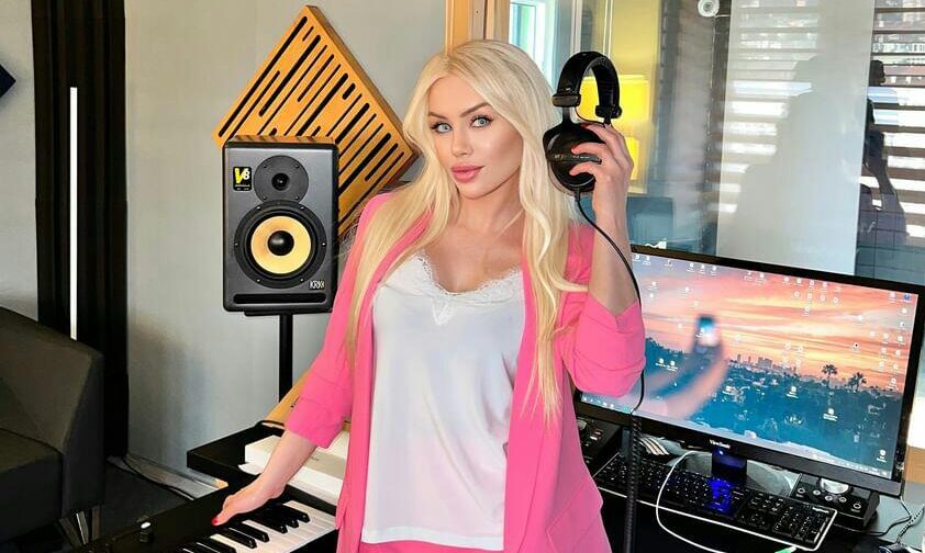 İddialı Şarkıcı Mayanın Sahne ve Sinemaya Hazırlığı