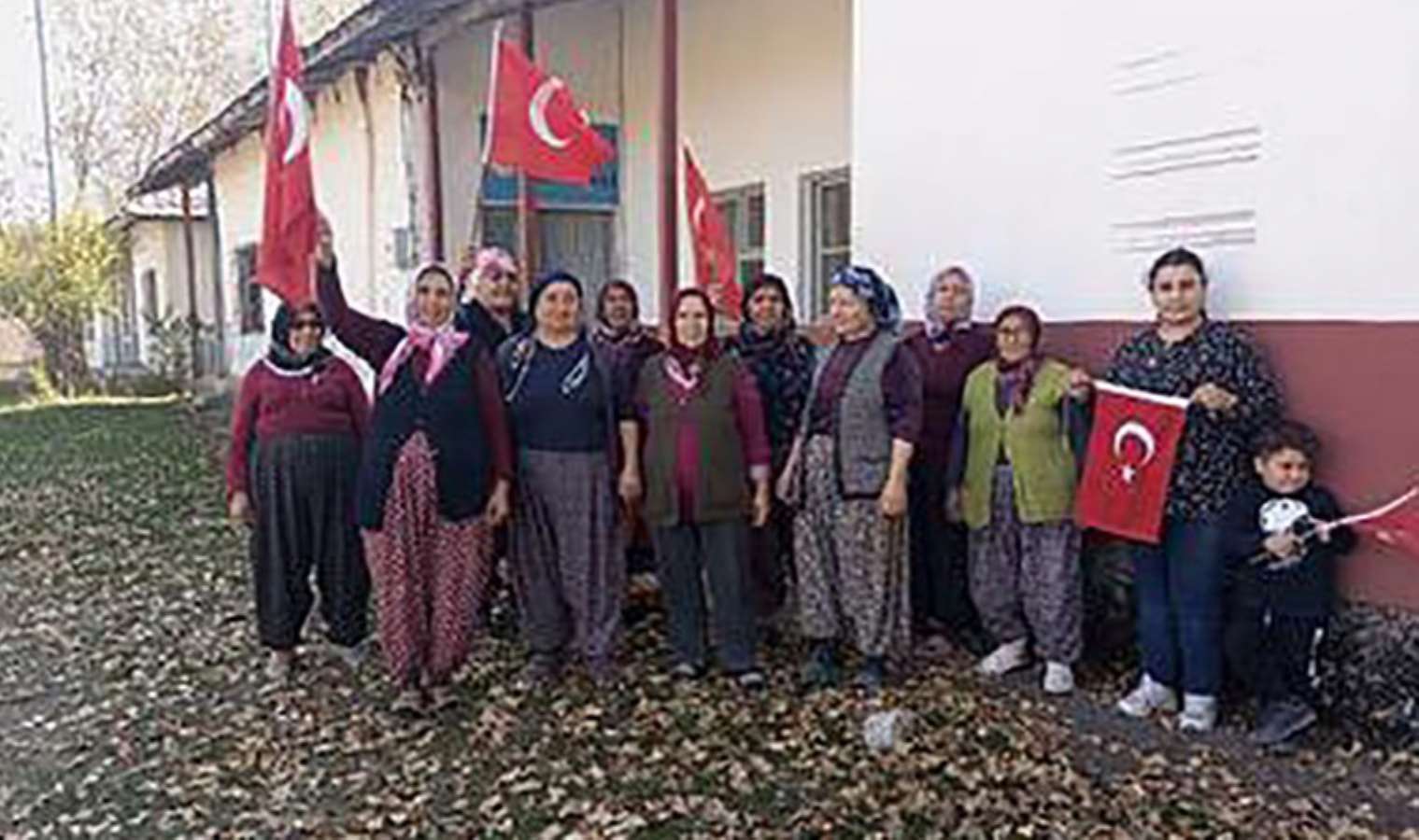 Köyde çocuk bulamayan yaşlılar, 100. yaşlılar şiirlerini kendileri okudu