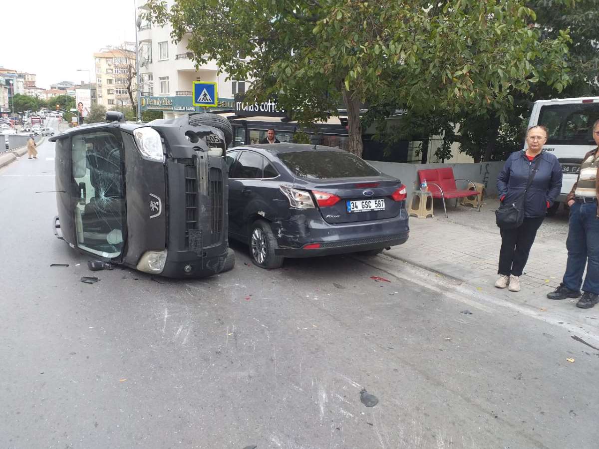 Otomobil devrildi... Trafik yoğunluğu yaşandı!