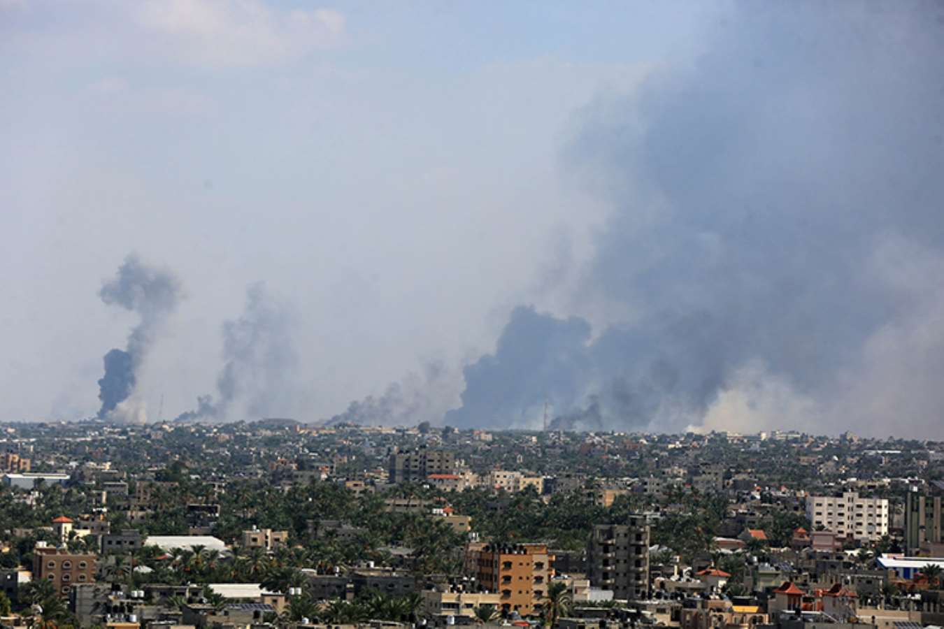 Hamas roketlerle vurdu... İsrail operasyon başlattı!