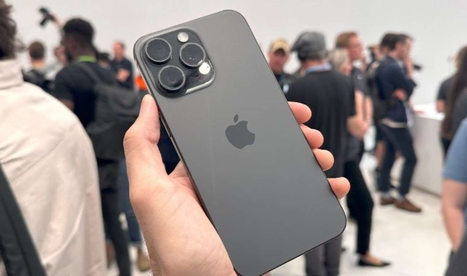 Apple iPhone 15'i tanıttığı için pişman! Yeni sorun gündeme geldi