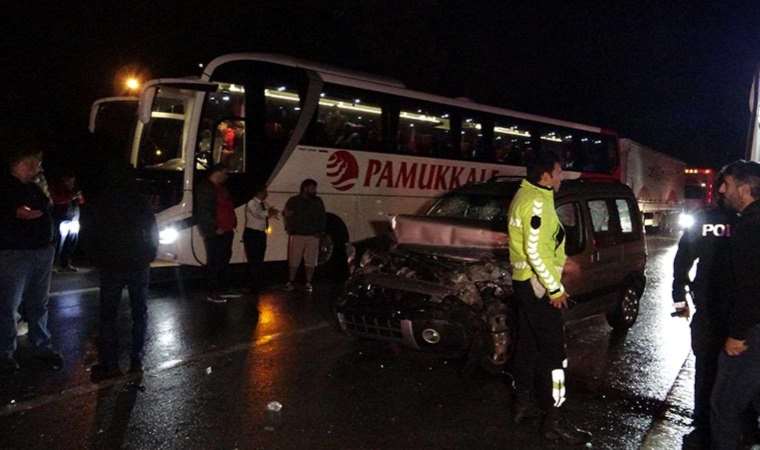 Son dakika… TEM’de 26 araç birbirine girdi! İstanbul istikameti trafiğe kapandı: 13 yaralı