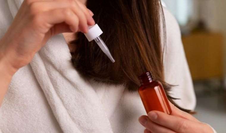 Saç ve saç derisi için mucizevi bir yağ: Üstelik birkaç damlası yeterli… Saçlarınız doğal parlaklığına kavuşacak!