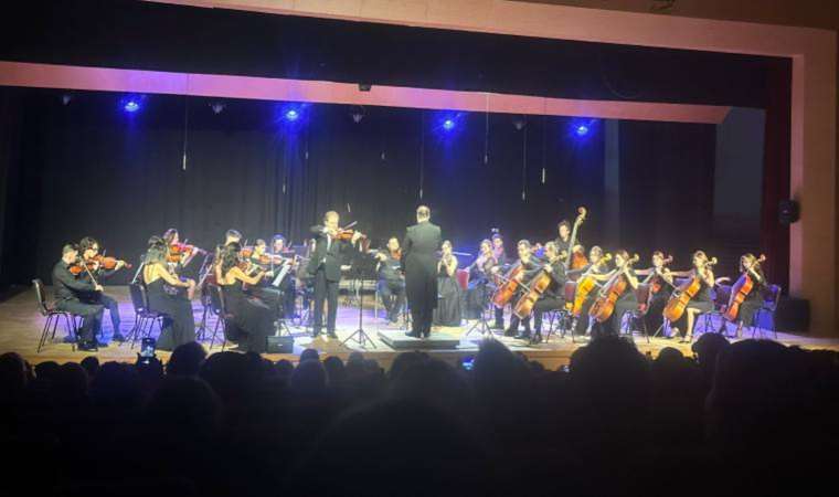 Dünyaca ünlü virtüöz Cihat Aşkın, Çanakkale’de konser verdi