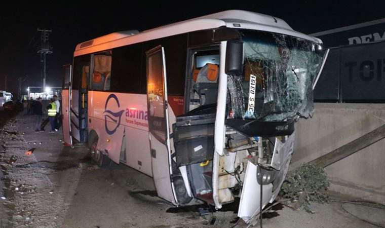 İzmir’de korkunç kaza… 2 işçi servisi ile otomobil çarpıştı: 6 yaralı