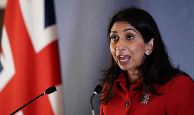 İngiltere İçişleri Bakanı Braverman kitlesel göç kasırgası uyarısı yaptı