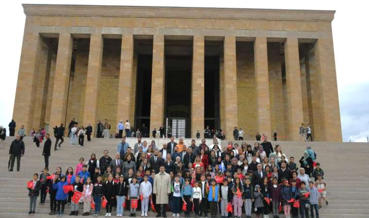 Başkan Günel, Cumhuriyet’in 100. yılında 100 çocukla Ata’nın huzurunda