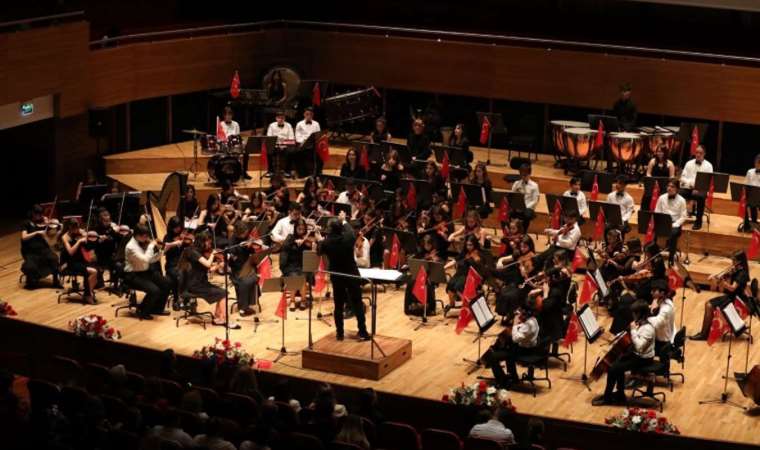 Narlıdere’de çocuklar “Cumhuriyet” için sahne aldı