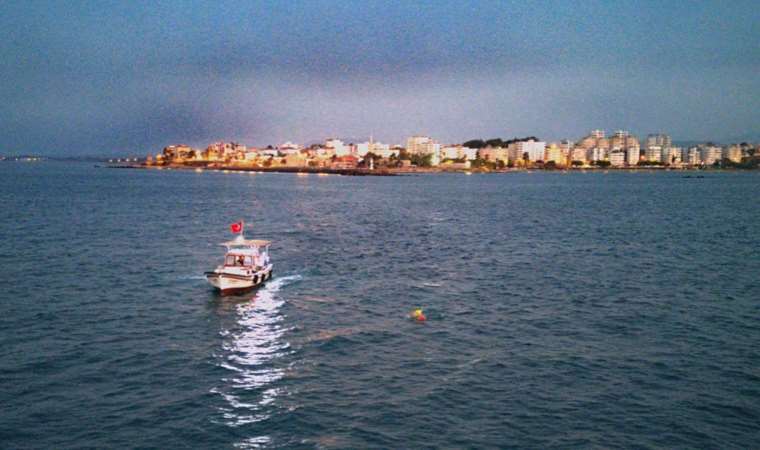 Alper Gezmiş, Adana’dan Hatay’a 14 saat 58 dakikada yüzdü!