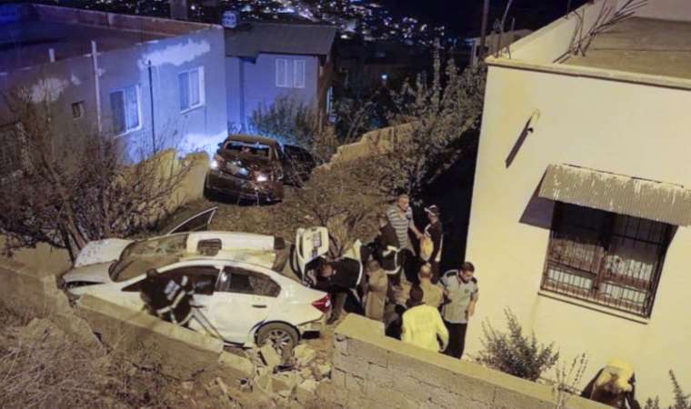 Hatay’da iki otomobil şarampole devrildi: Yaralılar var!