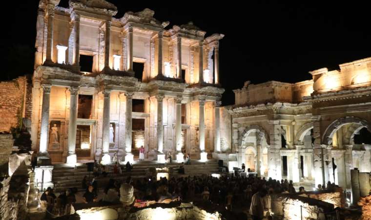 “Smyrna’nın Kadınları” tarihi kentte sahne aldı