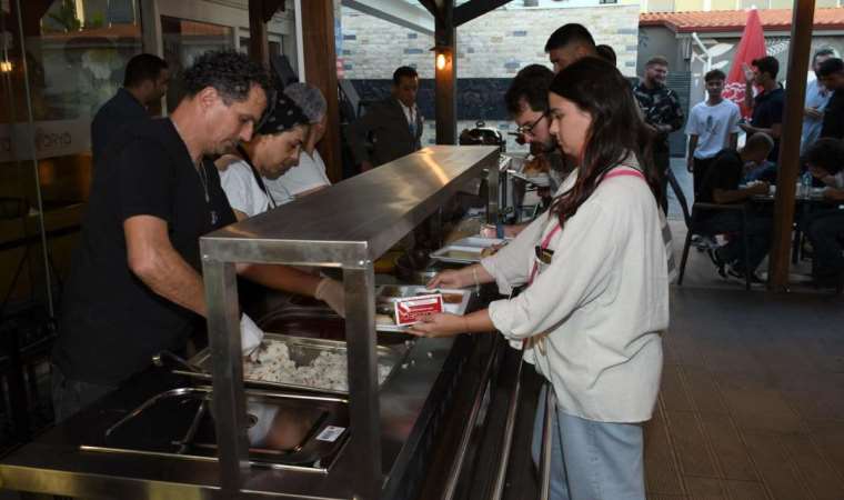 Kuşadası Belediyesi’nden öğrenciye ücretsiz yemek