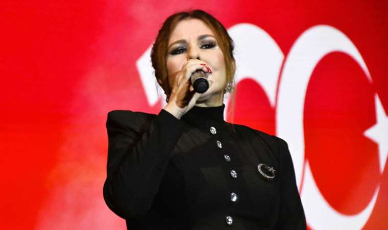 Ünlü sanatçı Nilüfer’den sahnede ‘İsrail’ tepkisi