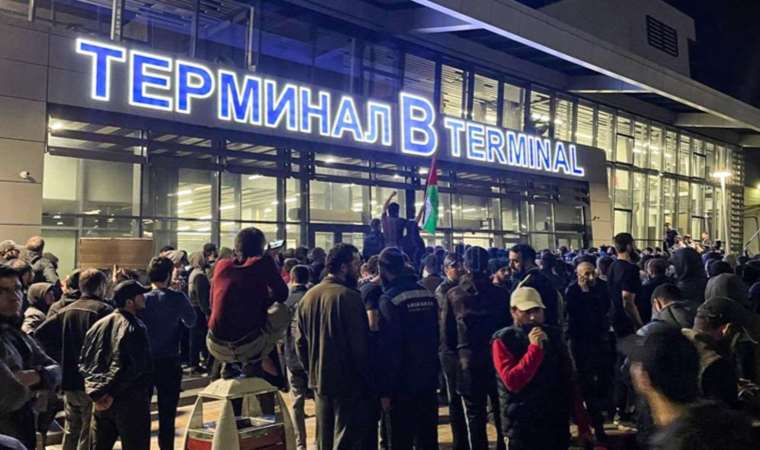 İsrail karşıtları havaalanı bastı: 60 gözaltı