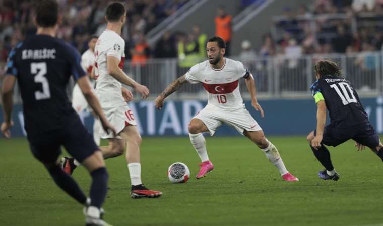 İtalyan hocadan milli futbolcu Hakan Çalhanoğlu’na büyük övgü!