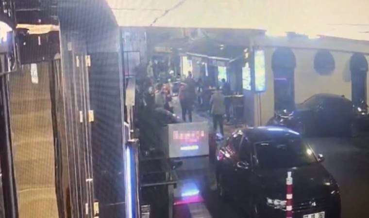 Beyoğlu’nda eğlence mekânı önünde silahlı saldırı: 3 yaralı!