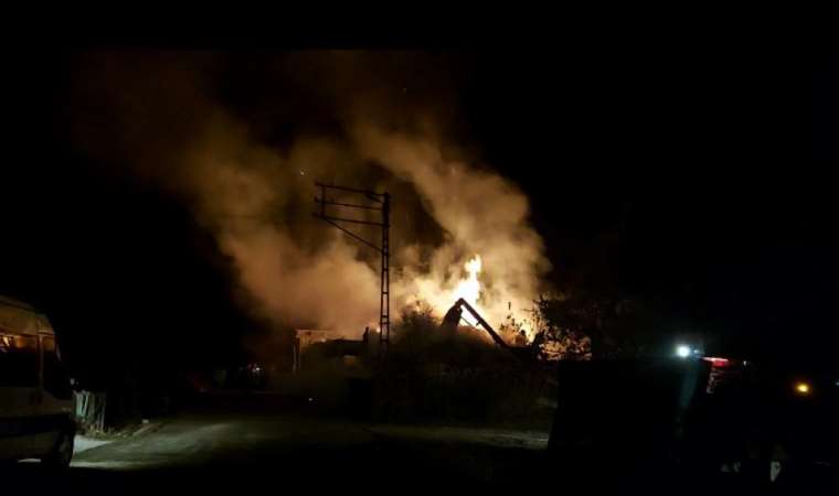 Karabük’te AKP ilçe başkanı ve 3 kişinin samanlıkları yandı… Kundaklama şüphesi