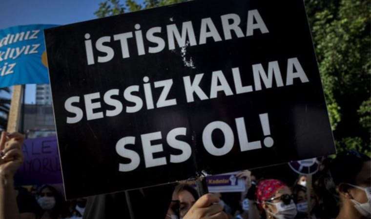 Lisede ‘gizli kamera’ skandalı: Çocukları tuvalete kitleyip, kaçtı!